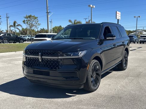 New 2026 Lincoln Navigator Reserve w/ Jet Appearance Package AWD/4WD image 2