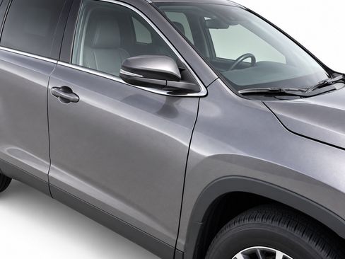 Used 2019 Toyota Highlander XLE AWD/4WD image 18