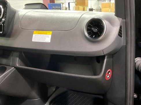 Used 2025 Mercedes-Benz Sprinter 2500 image 13
