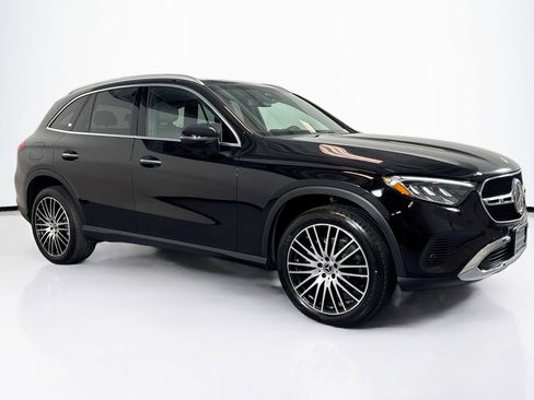 Used 2024 Mercedes-Benz GLC 300 4MATIC image 3