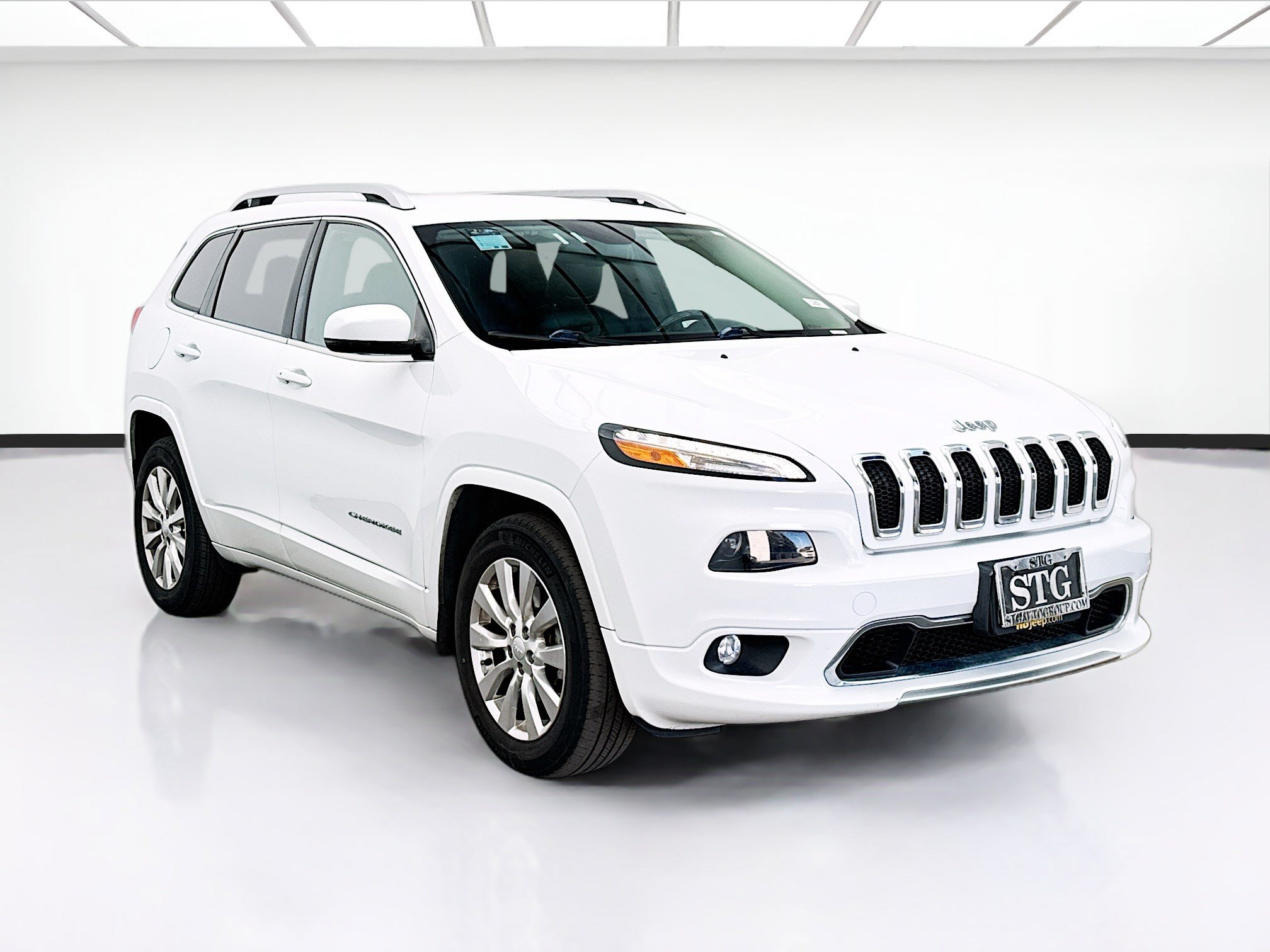 Used 2017 Jeep Cherokee Overland AWD/4WD image 3
