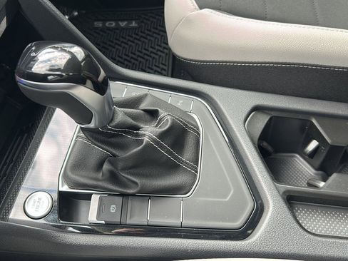 New 2026 Volkswagen Taos SE image 17