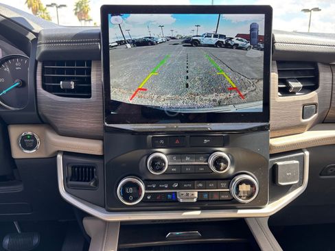 Used 2024 Ford Expedition Limited image 17