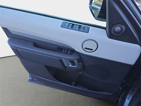 Used 2024 Land Rover Discovery Dynamic SE image 27