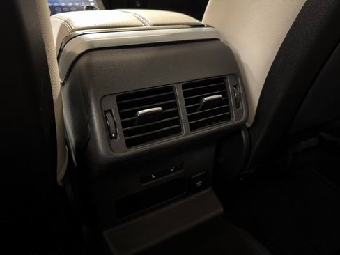 Used 2018 Land Rover Range Rover Velar R-Dynamic SE image 23