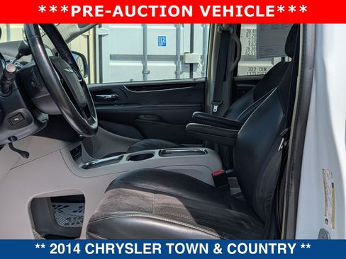 Used 2014 Chrysler Town & Country Touring-L FWD image 23