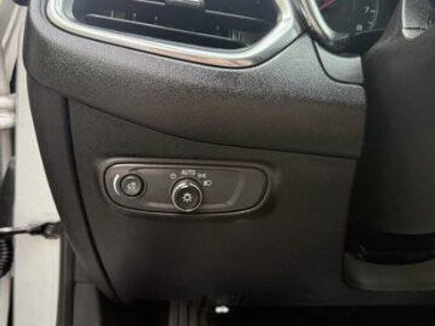 Used 2019 Chevrolet Equinox LS AWD/4WD image 15