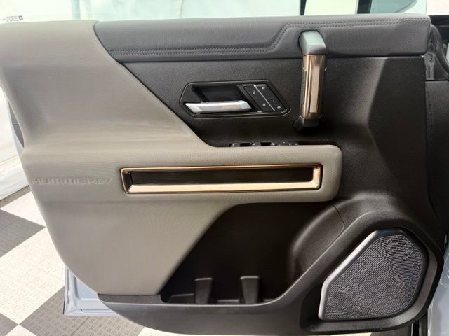 Used 2025 GMC Hummer EV 2X AWD/4WD image 15