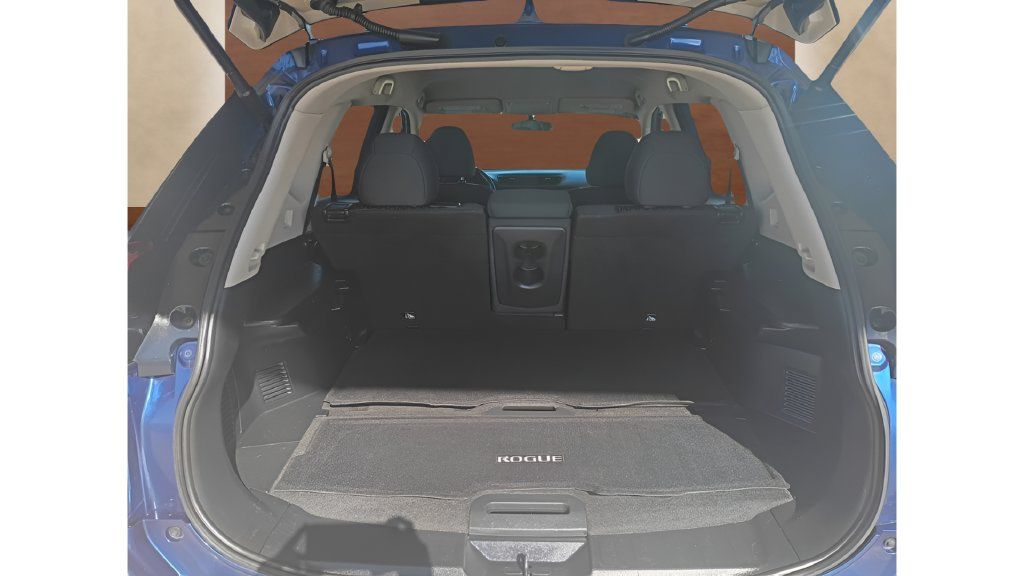 Used 2018 Nissan Rogue SV FWD image 15