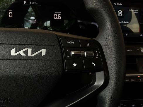 Used 2025 Kia K4 FWD image 35