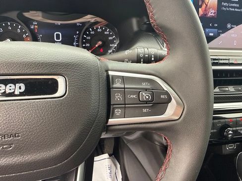 Used 2025 Jeep Compass Trailhawk AWD/4WD image 20