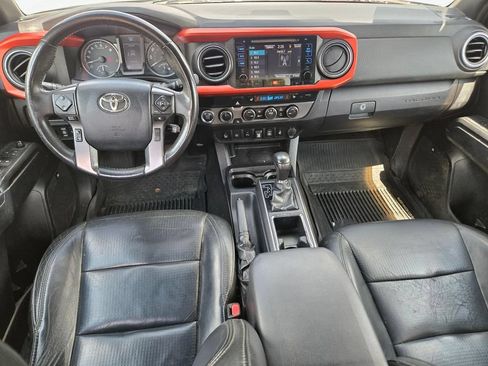 Used 2019 Toyota Tacoma TRD Off-Road AWD/4WD image 16