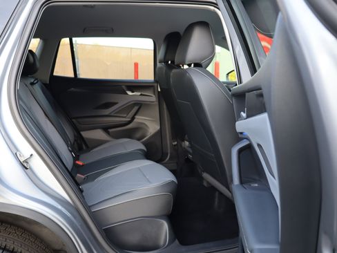 Certified 2025 Volkswagen Tiguan SE image 27