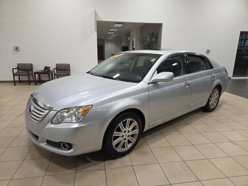 Used 2010 Toyota Avalon Limited image 3