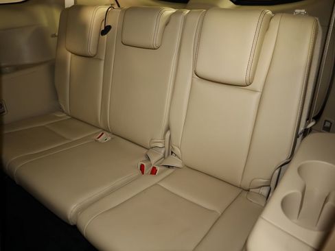 Used 2016 Toyota Highlander XLE image 23