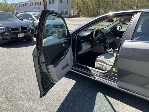 Used 2012 Toyota Camry LE FWD image 18