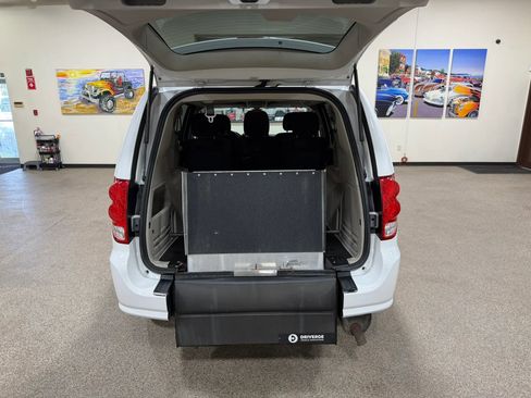 Used 2019 Dodge Grand Caravan SE FWD image 50
