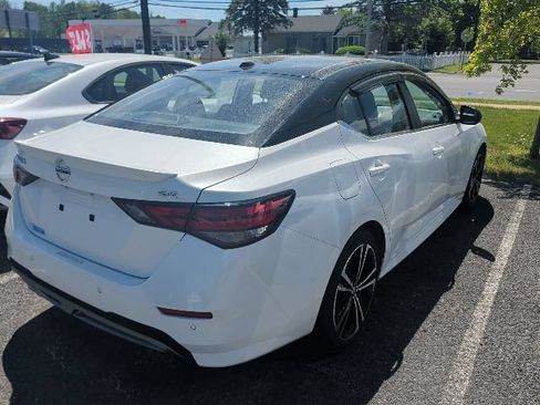 Certified 2022 Nissan Sentra SR w/ SR Premium Package FWD image 5