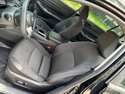 Used 2025 Nissan Altima 2.5 SV FWD image 31