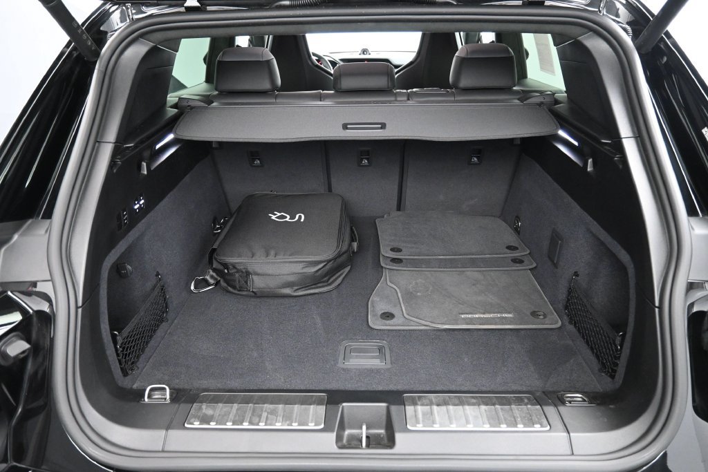 Certified 2026 Porsche Cayenne Turbo AWD/4WD image 23