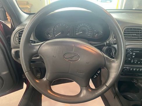 Used 2001 Oldsmobile Intrigue GX w/ Driver Control Pkg image 11