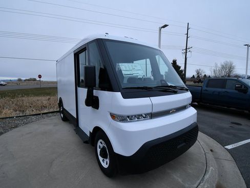 New 2025 Chevrolet Brightdrop 400 w/ Power Door Package image 8