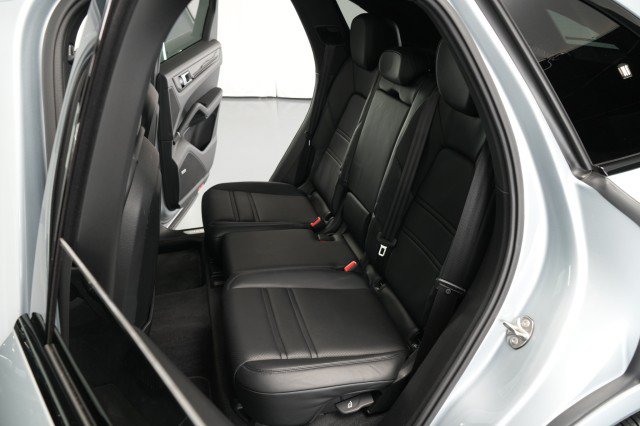 Used 2023 Porsche Cayenne AWD/4WD image 47