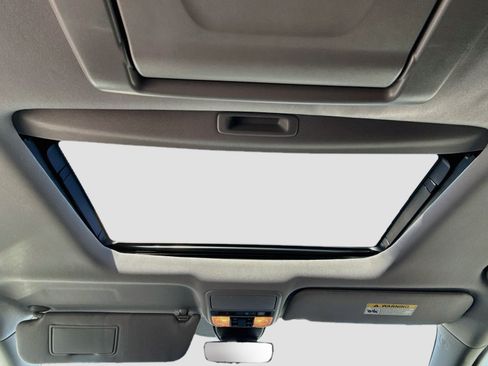 Used 2024 Honda Odyssey Elite image 13