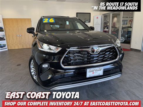 Certified 2026 Toyota Highlander Platinum AWD/4WD image 1