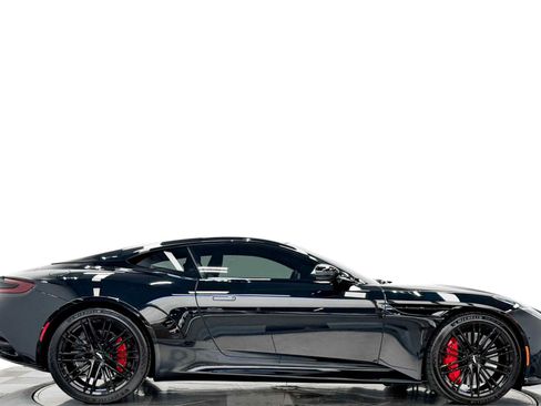 Used 2024 Aston Martin DB12 Coupe RWD image 2