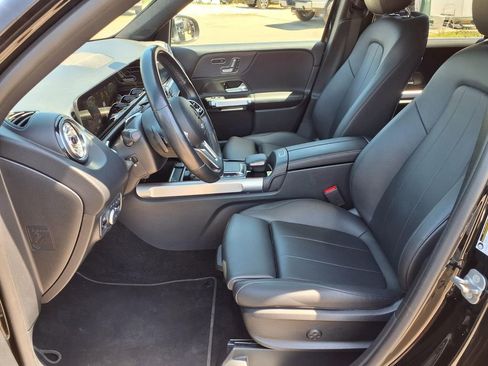 Used 2023 Mercedes-Benz GLB 250 4MATIC w/ Premium Package image 24