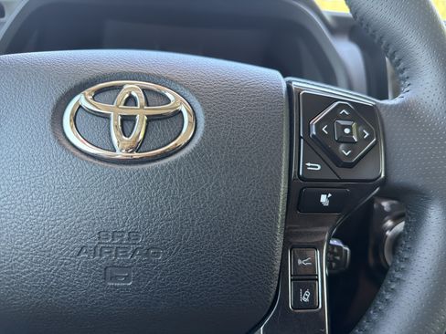 Certified 2022 Toyota 4Runner TRD Off-Road Premium w/ Moonroof Package AWD/4WD image 11