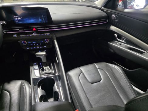 Certified 2025 Hyundai Elantra Limited image 17