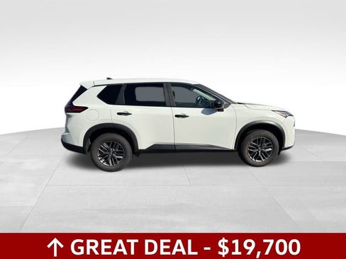 Used 2024 Nissan Rogue S image 3