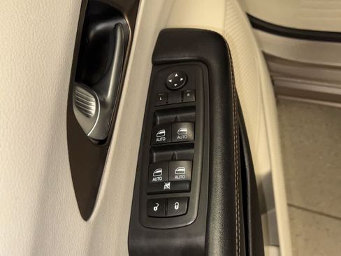 Used 2017 Chrysler Pacifica Touring-L Plus FWD image 23