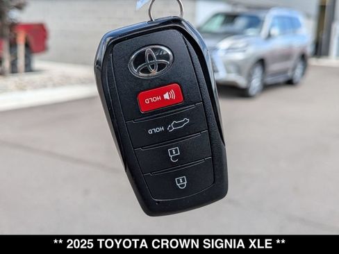 Used 2025 Toyota Crown Signia AWD/4WD image 27
