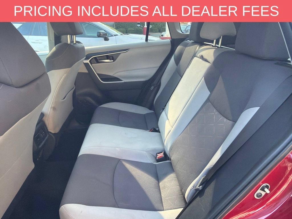 Used 2025 Toyota RAV4 XLE AWD/4WD image 9