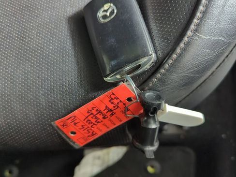 Used 2021 MAZDA MAZDA3 Hatchback w/Premium Plus Pkg image 23