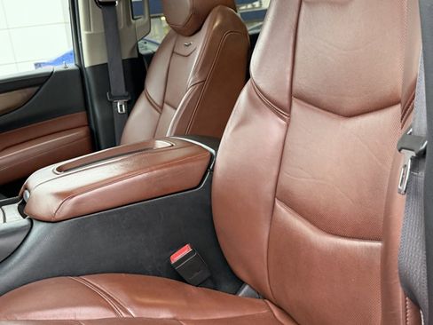Used 2015 Cadillac Escalade Luxury image 10