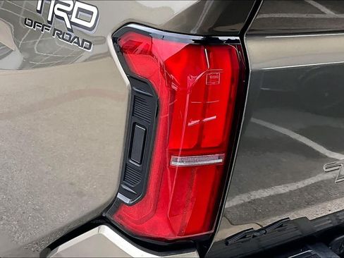 Used 2024 Toyota Tacoma TRD Off-Road w/ TRD Off Road Premium Package AWD/4WD image 28