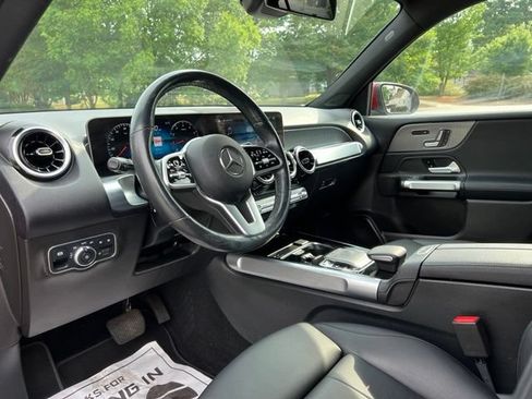 Used 2020 Mercedes-Benz GLB 250 4MATIC w/ Premium Package image 11