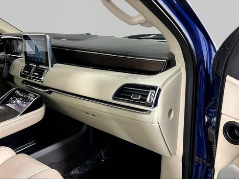 Used 2019 Lincoln Navigator Reserve AWD/4WD image 27