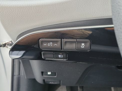 Used 2021 Toyota Prius L Eco FWD image 26