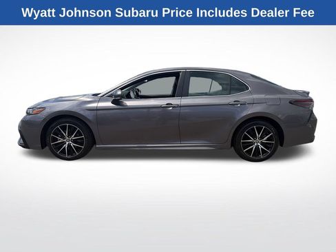 Used 2023 Toyota Camry SE FWD image 3
