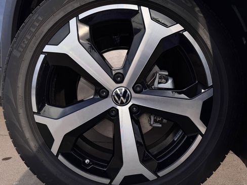 New 2026 Volkswagen Tiguan SE FWD image 11