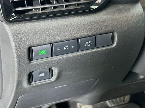 Used 2024 Nissan Sentra SV image 17