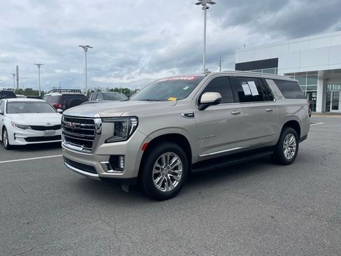 Used 2021 GMC Yukon XL SLT w/ SLT Premium Package AWD/4WD image 3