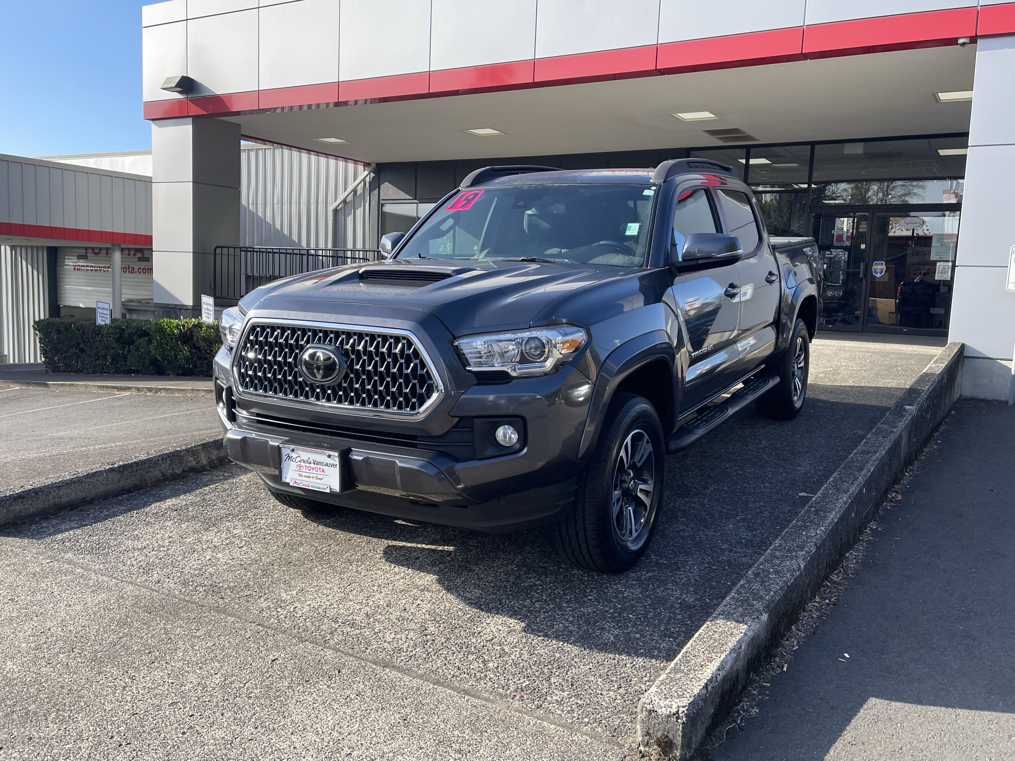 Certified 2019 Toyota Tacoma TRD Sport w/ Technology Package AWD/4WD image 3