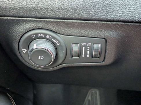 Used 2020 Jeep Compass Latitude FWD image 24