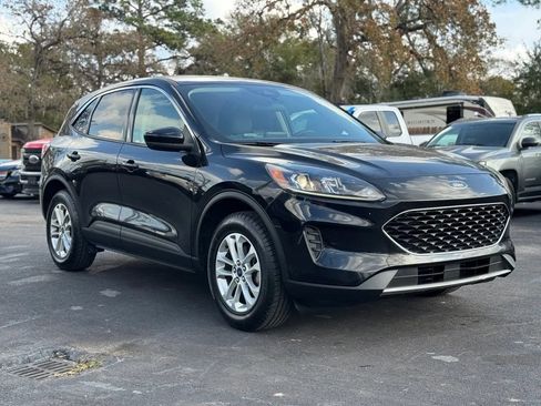 Used 2020 Ford Escape SE image 1